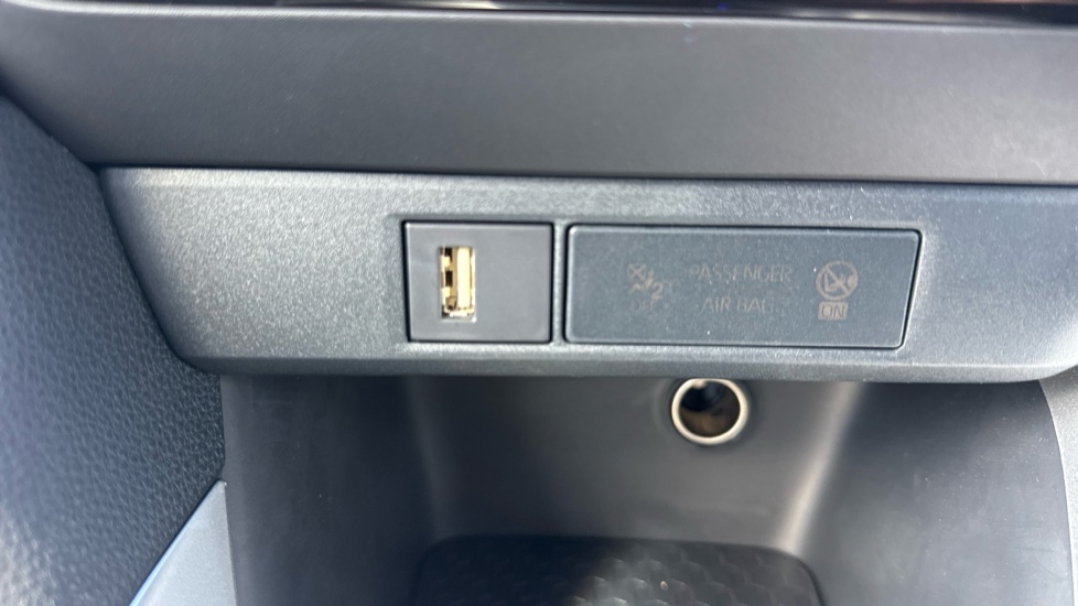 Toyota Yaris 1.5 Hybrid Icon 5dr CVT Hybrid Hatchback - Image 37