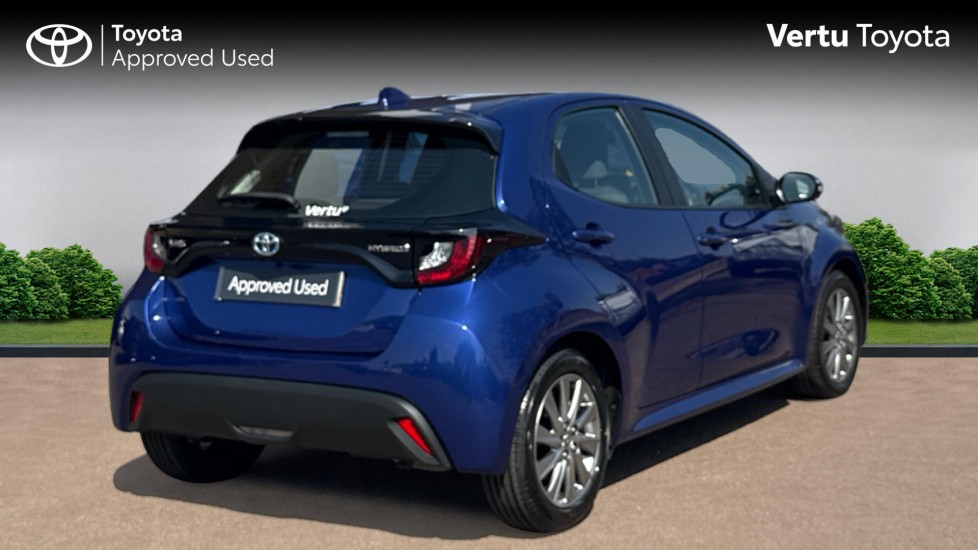 Toyota Yaris 1.5 Hybrid Icon 5dr CVT Hybrid Hatchback - Image 2