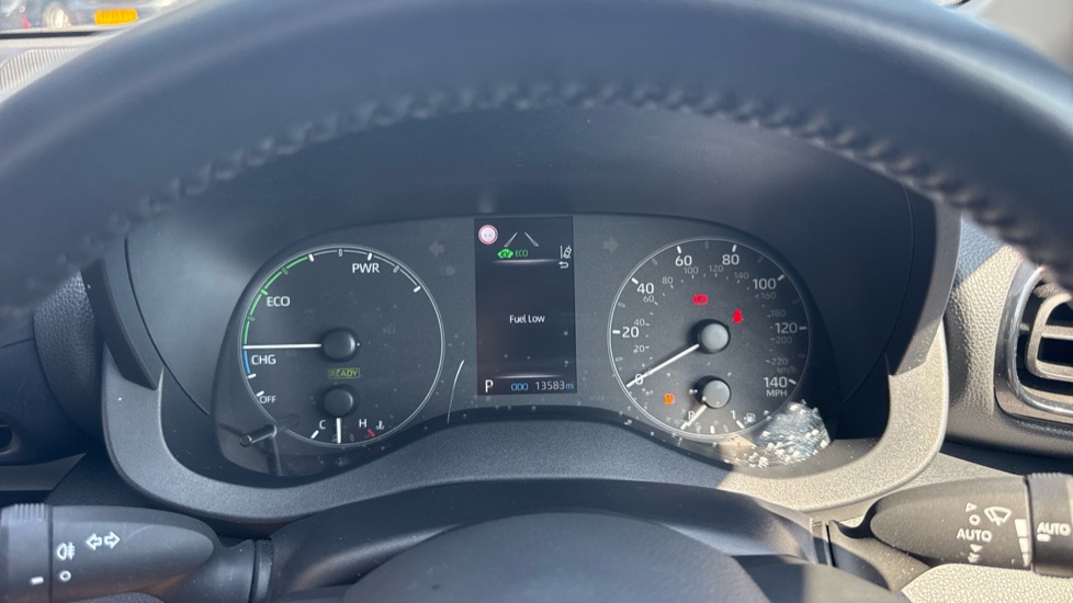 Toyota Yaris 1.5 Hybrid Icon 5dr CVT Hybrid Hatchback - Image 11