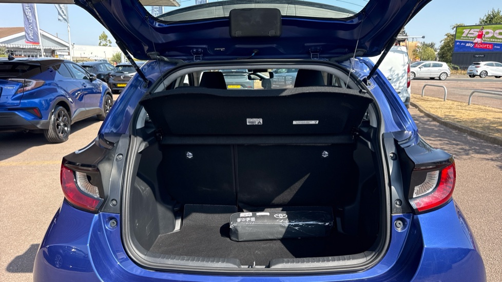 Toyota Yaris 1.5 Hybrid Icon 5dr CVT Hybrid Hatchback - Image 13