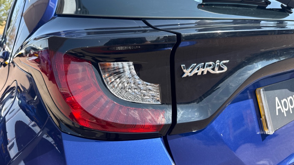 Toyota Yaris 1.5 Hybrid Icon 5dr CVT Hybrid Hatchback - Image 21
