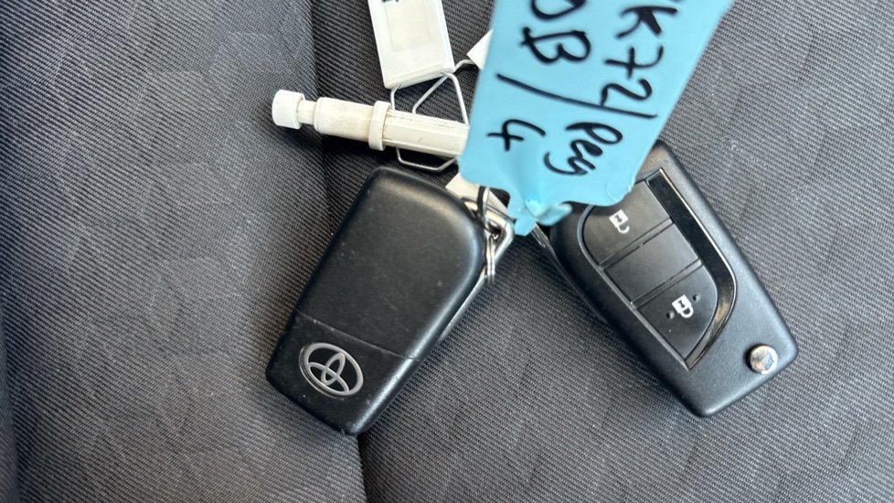 Toyota Yaris 1.5 Hybrid Icon 5dr CVT Hybrid Hatchback - Image 28