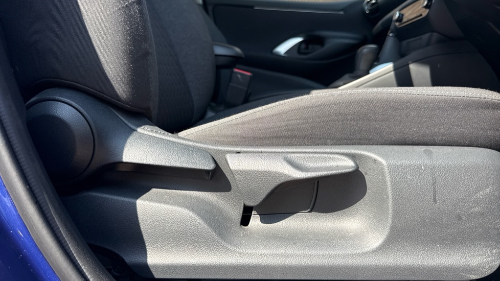 Toyota Yaris 1.5 Hybrid Icon 5dr CVT Hybrid Hatchback - Image 30