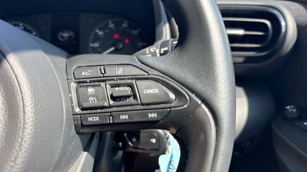 Toyota Yaris 1.5 Hybrid Icon 5dr CVT Hybrid Hatchback - Image 31