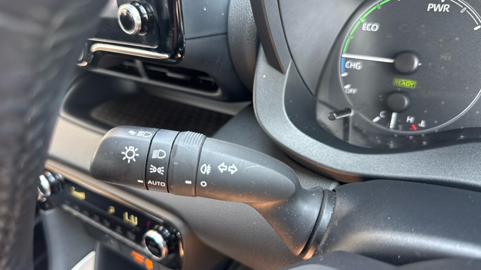 Toyota Yaris 1.5 Hybrid Icon 5dr CVT Hybrid Hatchback - Image 33