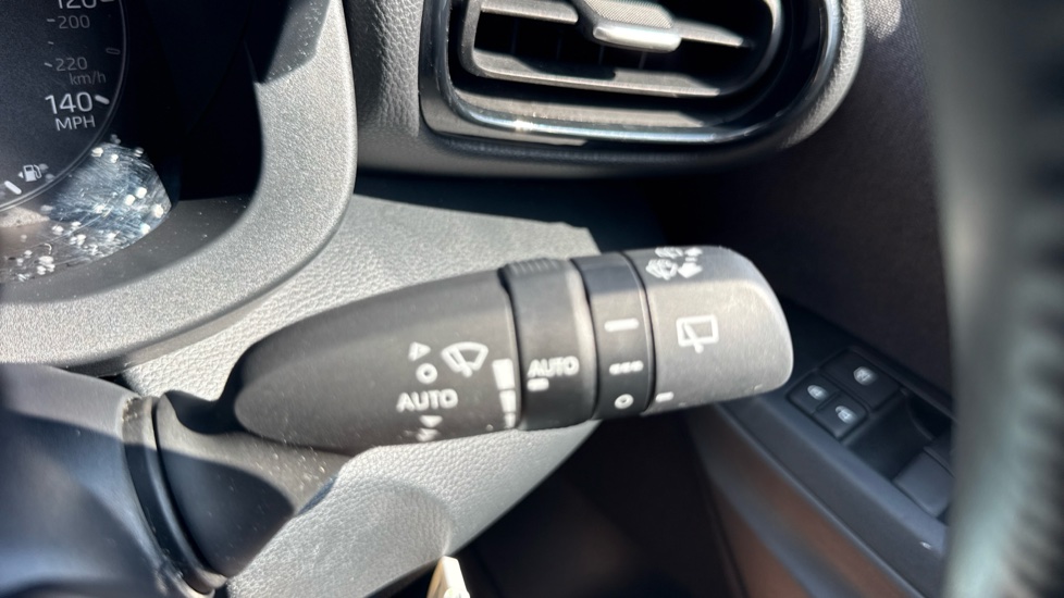 Toyota Yaris 1.5 Hybrid Icon 5dr CVT Hybrid Hatchback - Image 34