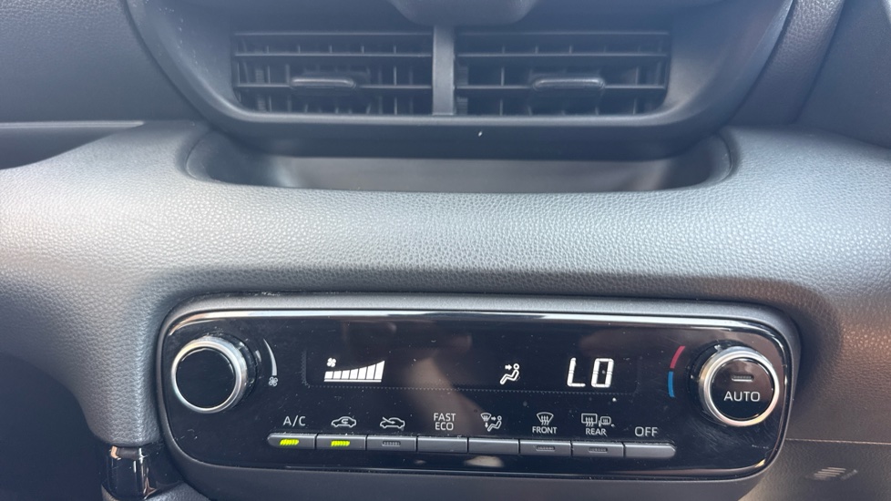 Toyota Yaris 1.5 Hybrid Icon 5dr CVT Hybrid Hatchback - Image 35