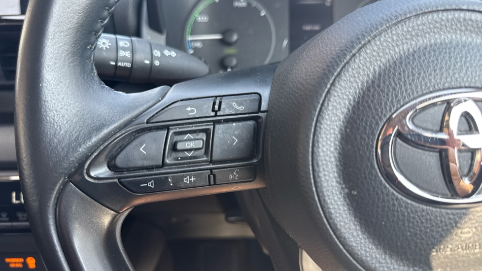 Toyota Yaris 1.5 Hybrid Icon 5dr CVT Hybrid Hatchback - Image 39