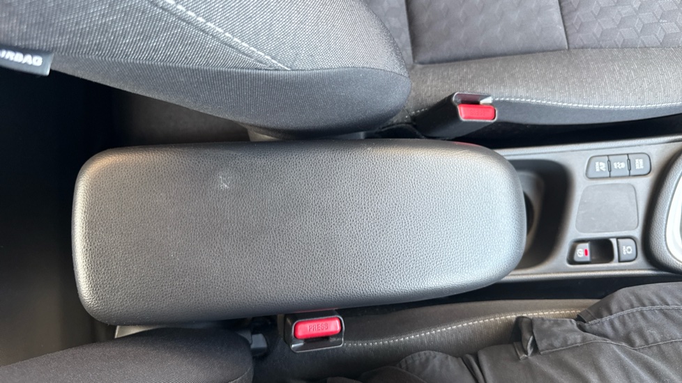 Toyota Yaris 1.5 Hybrid Icon 5dr CVT Hybrid Hatchback - Image 47