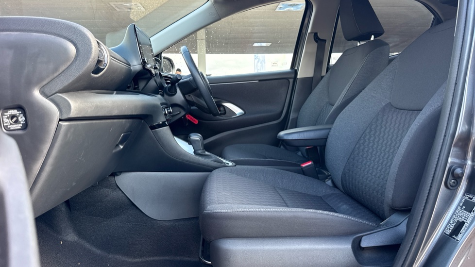 Toyota Yaris 1.5 Hybrid Design 5dr CVT Hybrid Hatchback - Image 5