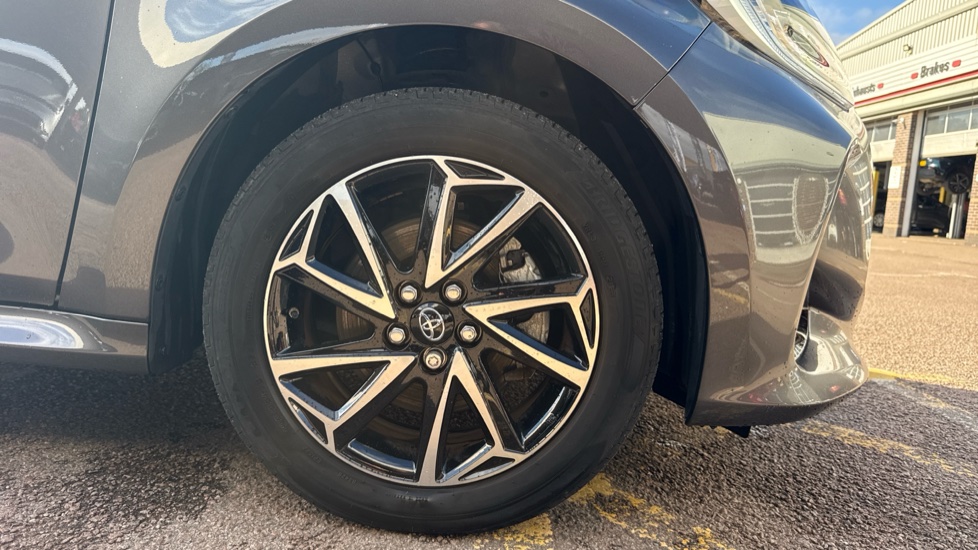 Toyota Yaris 1.5 Hybrid Design 5dr CVT Hybrid Hatchback - Image 25