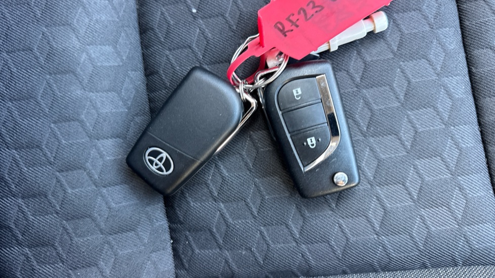 Toyota Yaris 1.5 Hybrid Design 5dr CVT Hybrid Hatchback - Image 28