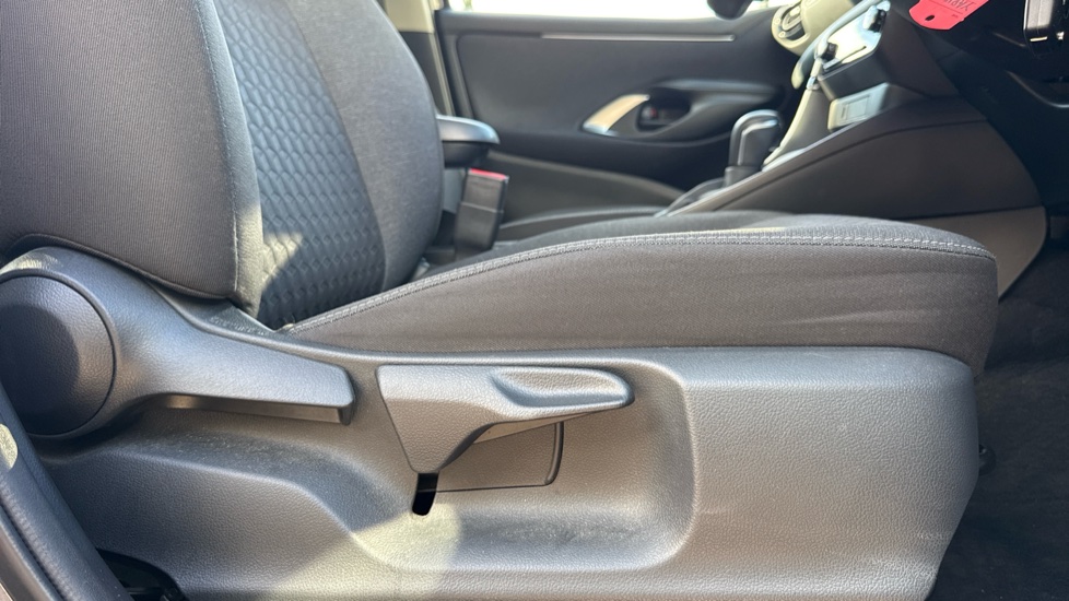 Toyota Yaris 1.5 Hybrid Design 5dr CVT Hybrid Hatchback - Image 30