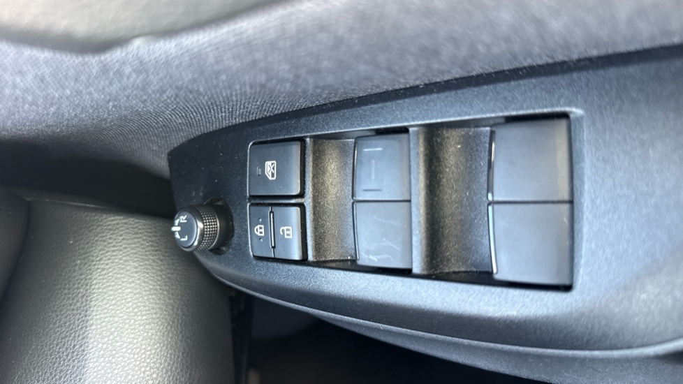 Toyota Yaris 1.5 Hybrid Design 5dr CVT Hybrid Hatchback - Image 32
