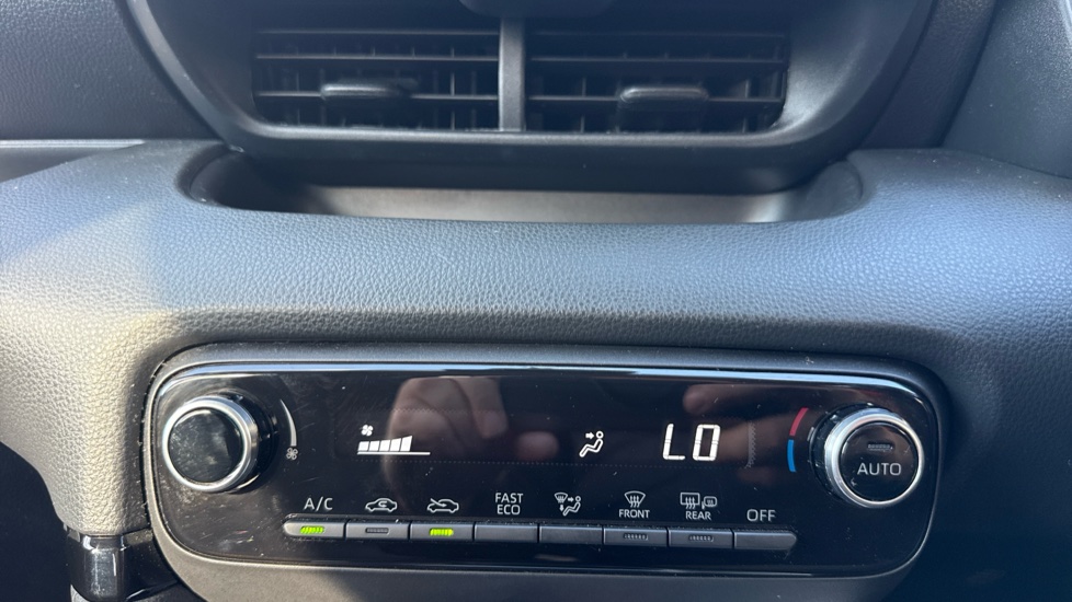 Toyota Yaris 1.5 Hybrid Design 5dr CVT Hybrid Hatchback - Image 35