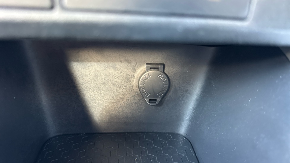 Toyota Yaris 1.5 Hybrid Design 5dr CVT Hybrid Hatchback - Image 38