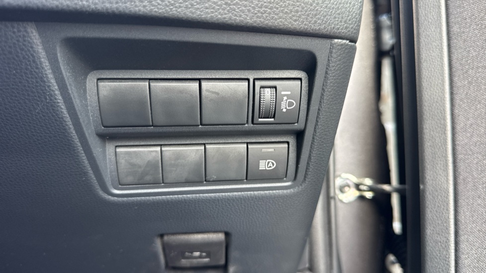 Toyota Yaris 1.5 Hybrid Design 5dr CVT Hybrid Hatchback - Image 47