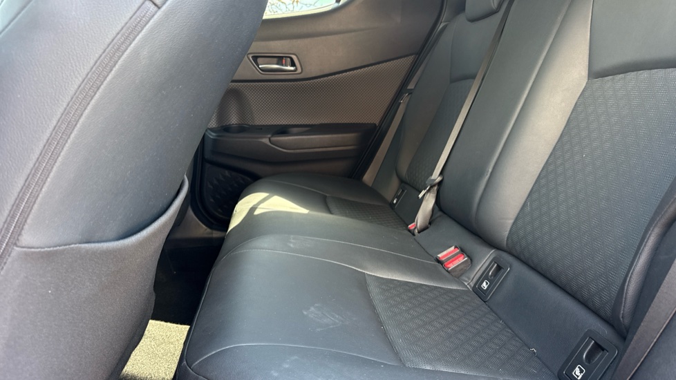 Toyota C-HR 1.8 Hybrid Excel 5dr CVT Hybrid Hatchback - Image 15