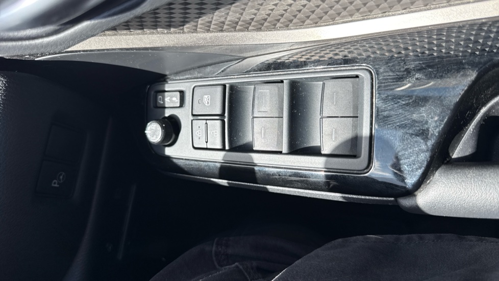 Toyota C-HR 1.8 Hybrid Excel 5dr CVT Hybrid Hatchback - Image 32
