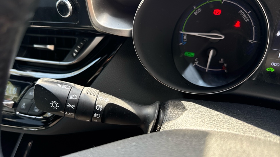 Toyota C-HR 1.8 Hybrid Excel 5dr CVT Hybrid Hatchback - Image 33