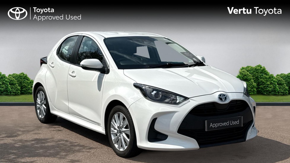Toyota Yaris 1.5 Hybrid Icon 5dr CVT Hybrid Hatchback - Image 1