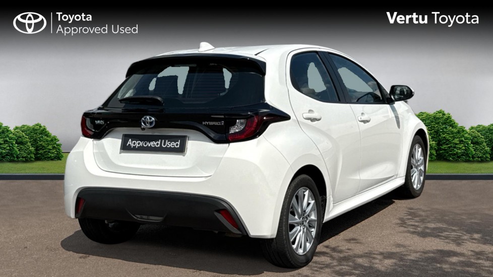 Toyota Yaris 1.5 Hybrid Icon 5dr CVT Hybrid Hatchback - Image 2