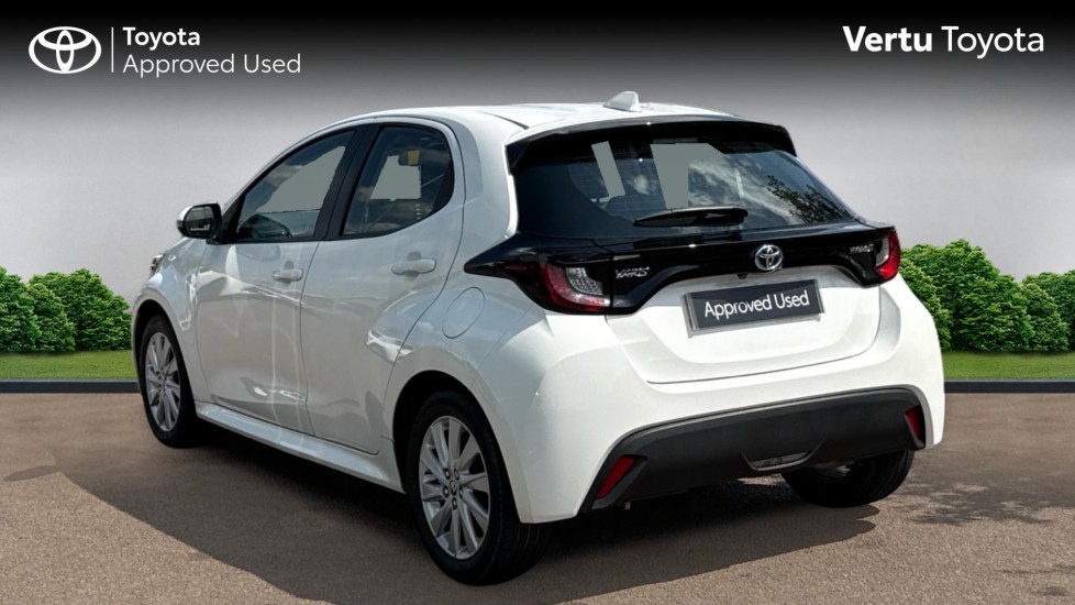 Toyota Yaris 1.5 Hybrid Icon 5dr CVT Hybrid Hatchback - Image 4