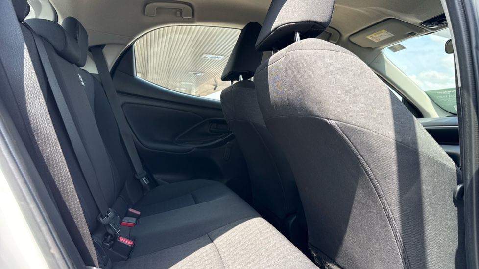 Toyota Yaris 1.5 Hybrid Icon 5dr CVT Hybrid Hatchback - Image 8