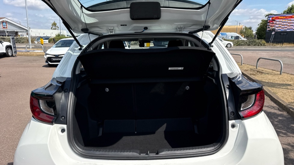 Toyota Yaris 1.5 Hybrid Icon 5dr CVT Hybrid Hatchback - Image 13
