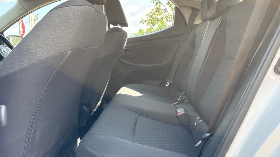 Toyota Yaris 1.5 Hybrid Icon 5dr CVT Hybrid Hatchback - Image 15