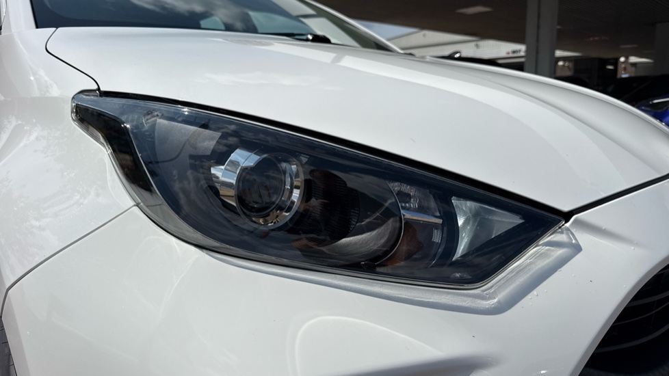 Toyota Yaris 1.5 Hybrid Icon 5dr CVT Hybrid Hatchback - Image 20