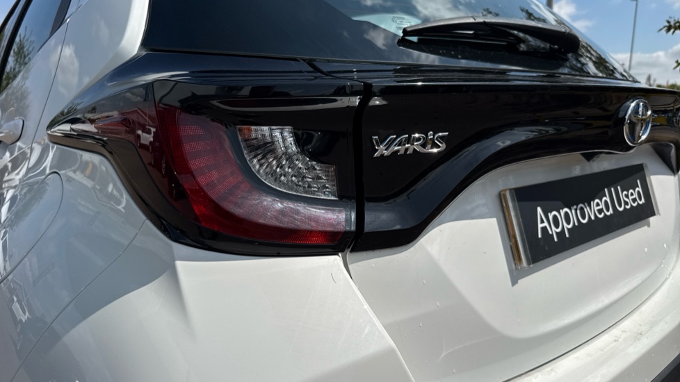 Toyota Yaris 1.5 Hybrid Icon 5dr CVT Hybrid Hatchback - Image 21