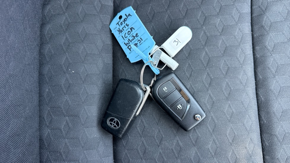 Toyota Yaris 1.5 Hybrid Icon 5dr CVT Hybrid Hatchback - Image 28