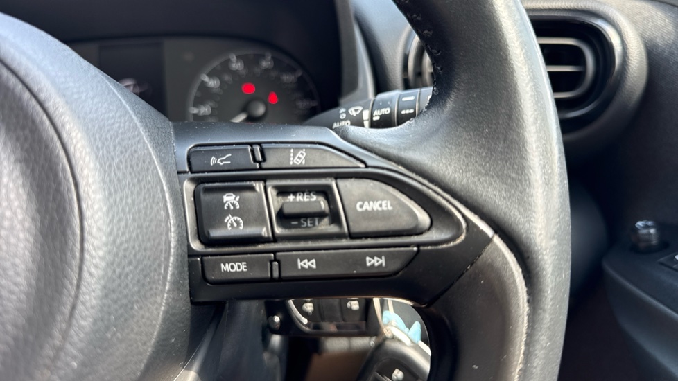 Toyota Yaris 1.5 Hybrid Icon 5dr CVT Hybrid Hatchback - Image 31