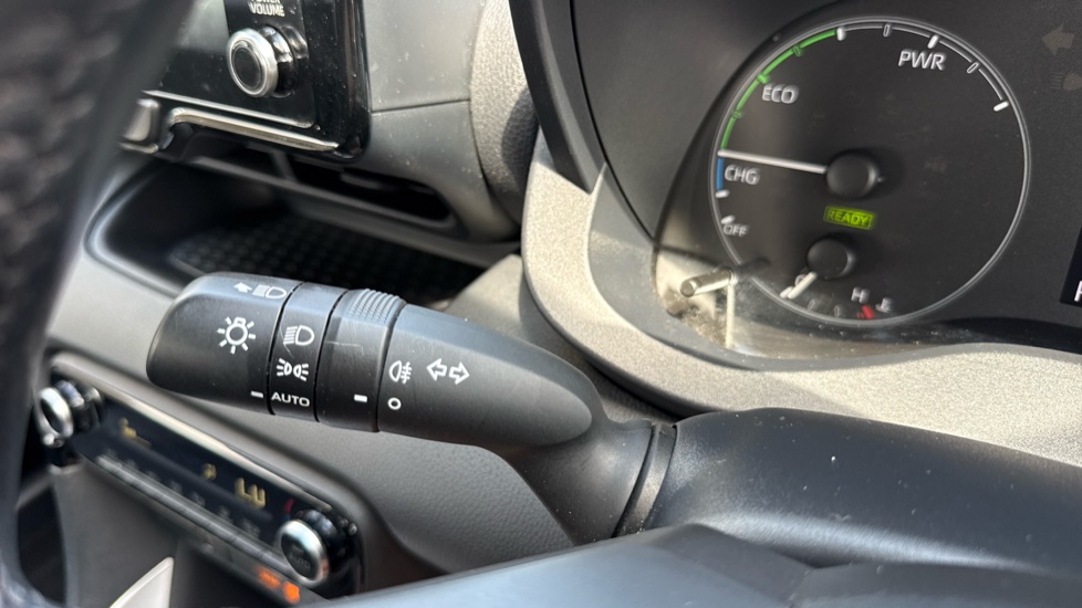 Toyota Yaris 1.5 Hybrid Icon 5dr CVT Hybrid Hatchback - Image 33
