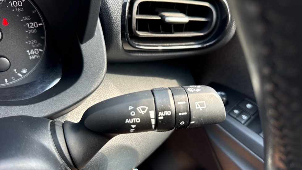Toyota Yaris 1.5 Hybrid Icon 5dr CVT Hybrid Hatchback - Image 34