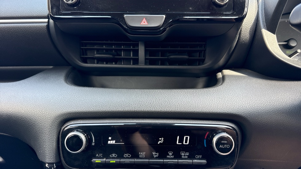 Toyota Yaris 1.5 Hybrid Icon 5dr CVT Hybrid Hatchback - Image 35