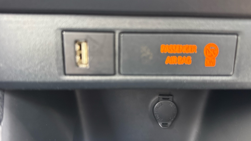 Toyota Yaris 1.5 Hybrid Icon 5dr CVT Hybrid Hatchback - Image 37