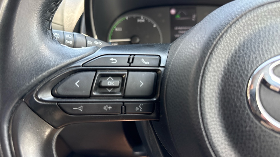 Toyota Yaris 1.5 Hybrid Icon 5dr CVT Hybrid Hatchback - Image 39
