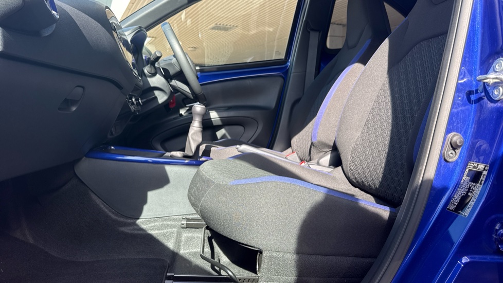 Toyota Aygo X 1.0 VVT-i Edge 5dr Petrol Hatchback - Image 5