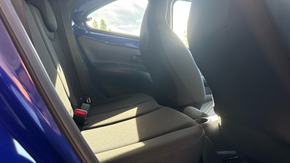 Toyota Aygo X 1.0 VVT-i Edge 5dr Petrol Hatchback - Image 8