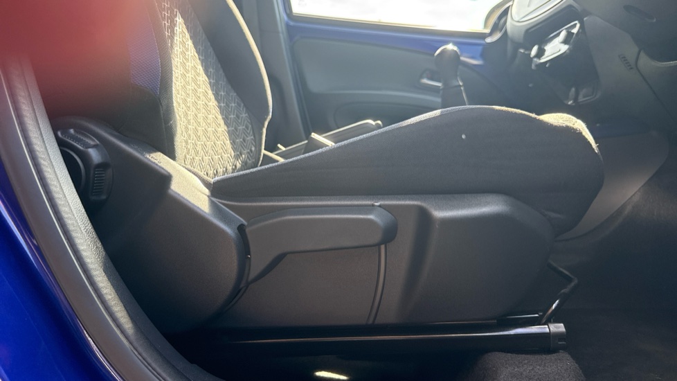 Toyota Aygo X 1.0 VVT-i Edge 5dr Petrol Hatchback - Image 30