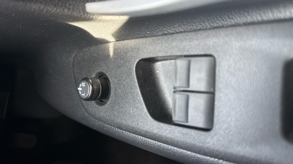 Toyota Aygo X 1.0 VVT-i Edge 5dr Petrol Hatchback - Image 32