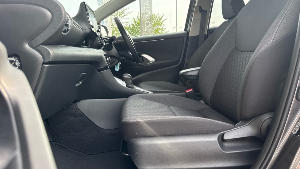 Toyota Yaris 1.5 Hybrid Design 5dr CVT Hybrid Hatchback - Image 5
