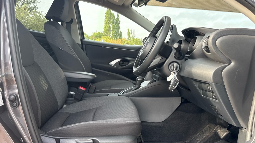Toyota Yaris 1.5 Hybrid Design 5dr CVT Hybrid Hatchback - Image 12