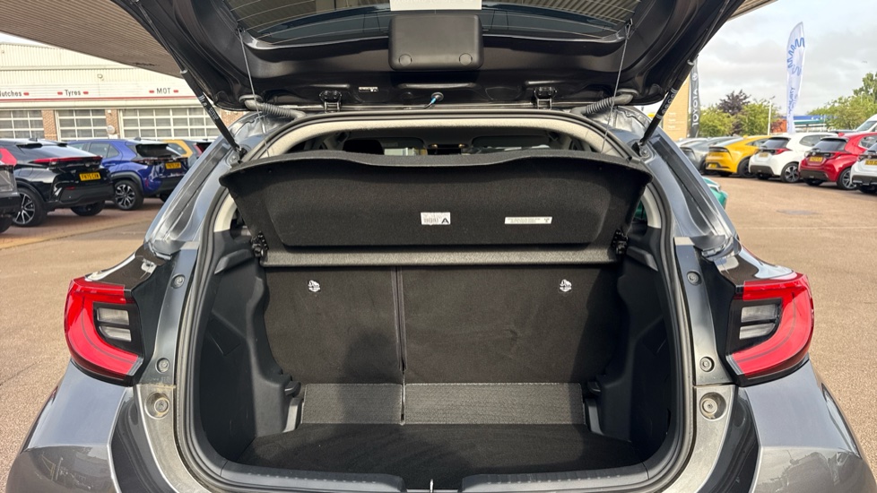 Toyota Yaris 1.5 Hybrid Design 5dr CVT Hybrid Hatchback - Image 13