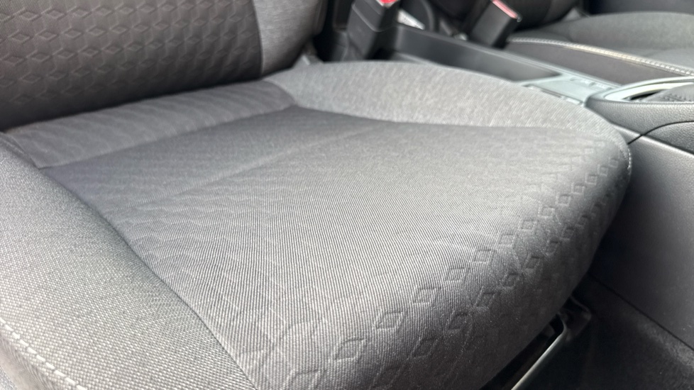 Toyota Yaris 1.5 Hybrid Design 5dr CVT Hybrid Hatchback - Image 17