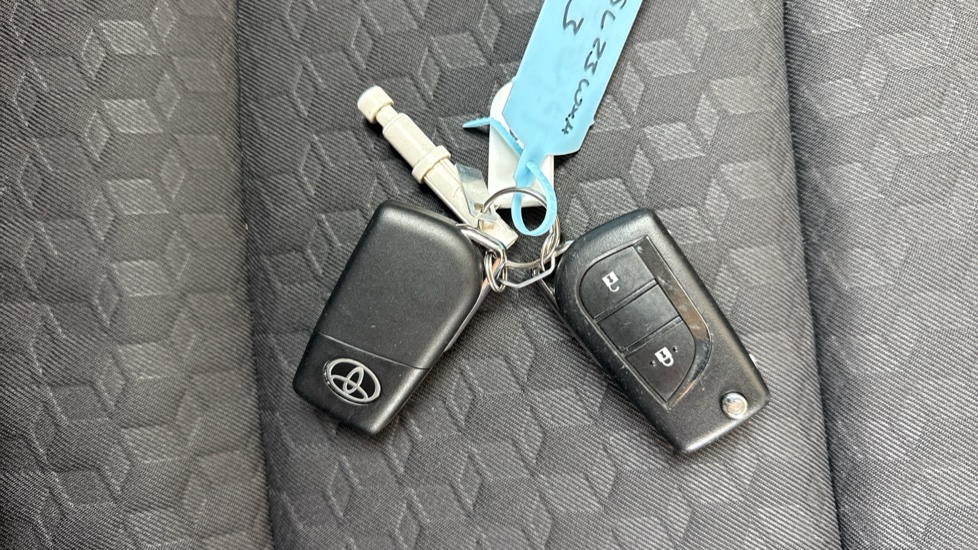 Toyota Yaris 1.5 Hybrid Design 5dr CVT Hybrid Hatchback - Image 28
