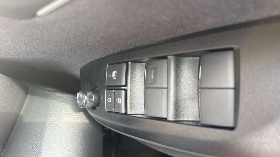 Toyota Yaris 1.5 Hybrid Design 5dr CVT Hybrid Hatchback - Image 32