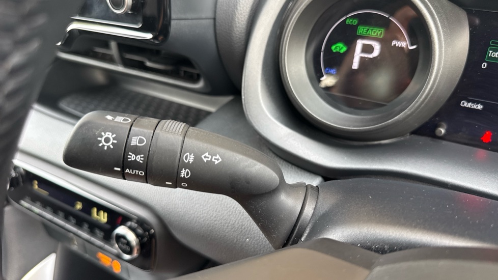 Toyota Yaris 1.5 Hybrid Design 5dr CVT Hybrid Hatchback - Image 33